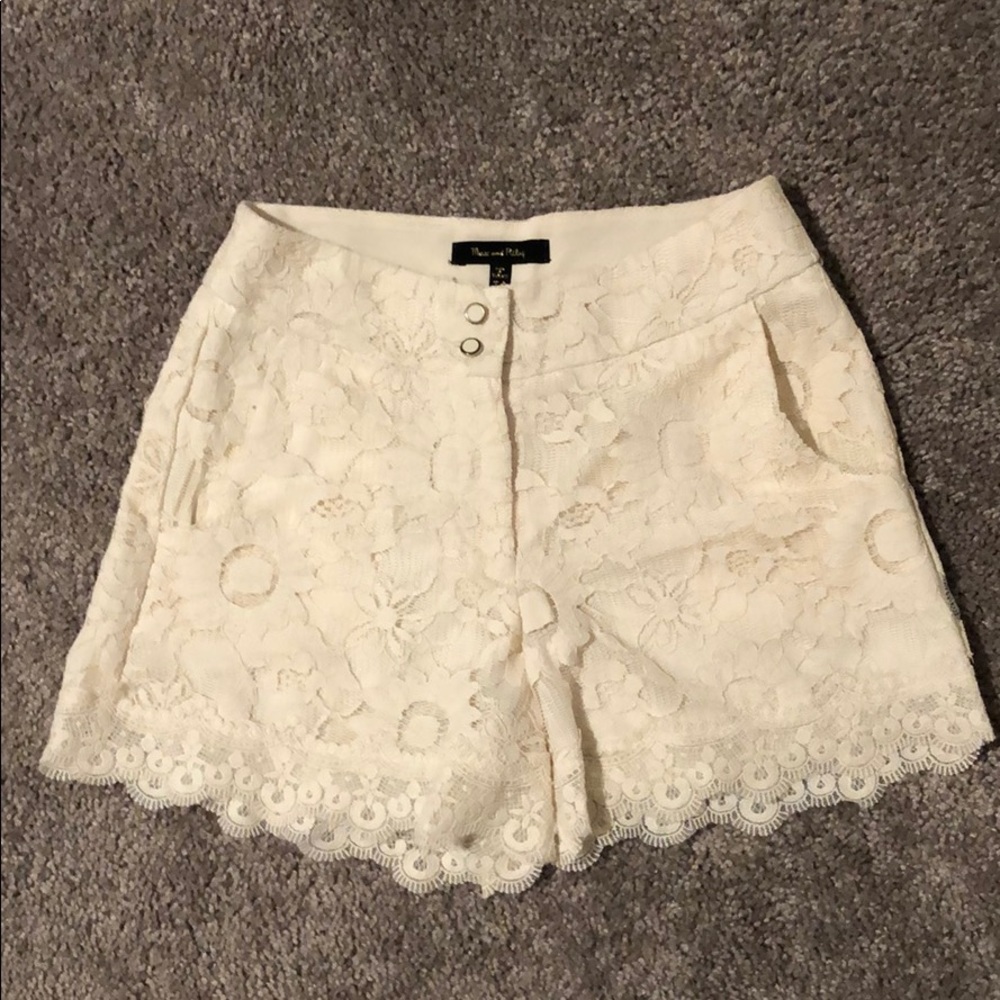 High waisted lace cream shorts with pockets